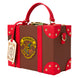 Photo du sac valise Loungefly Harry Potter avec un fond évoquant le thème magique du train