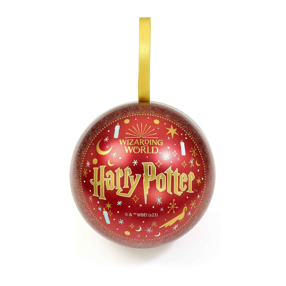 La boule de Noël Harry Potter ouverte, montrant le porte-clés Choixpeau à l'intérieur, un ornement de collection pour les fêtes de fin d'année.