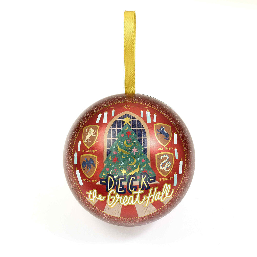 Gros plan du porte-clés Choixpeau doré Harry Potter inclus dans la boule de Noël, un cadeau parfait pour les fans de la saga Poudlard.