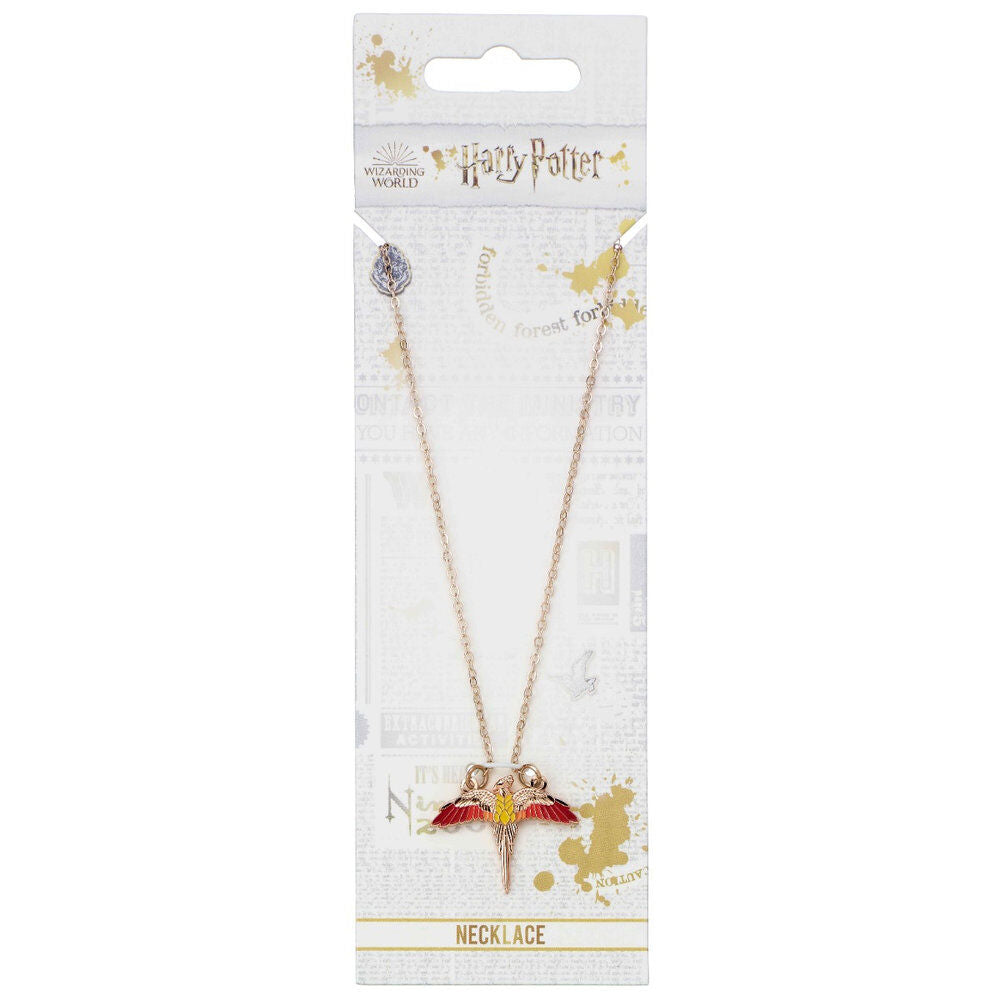 Le collier Harry Potter Phénix Fawkes porté, illustrant sa taille et son élégance, parfait pour ajouter une touche de magie à n'importe quelle tenue.