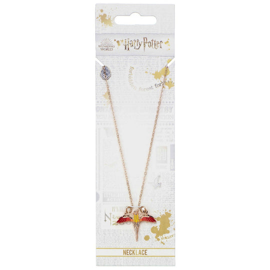 Le collier Harry Potter Phénix Fawkes porté, illustrant sa taille et son élégance, parfait pour ajouter une touche de magie à n'importe quelle tenue.