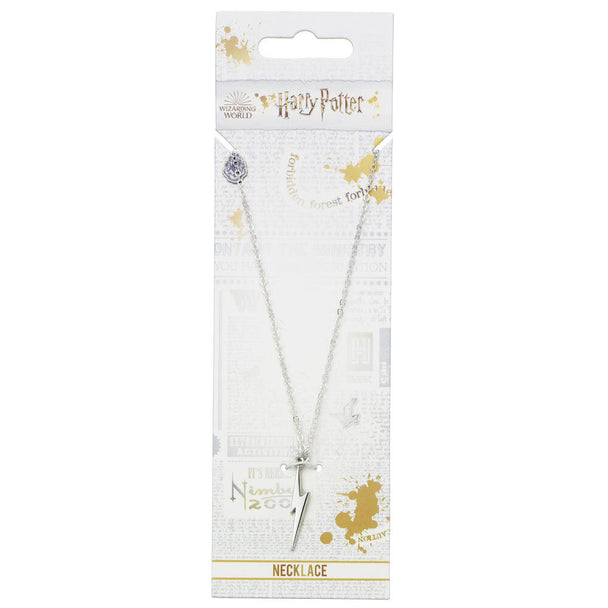 Collier Harry Potter éclair porté autour du cou sur fond neutre, mettant en valeur sa taille et design