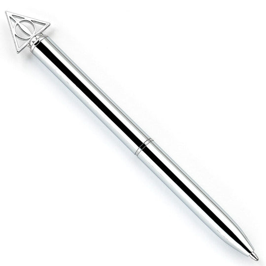 Stylo métallique Harry Potter Reliques de la Mort avec finition en acier inoxydable et encre noire sur fond blanc.