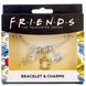 Zoom sur les charms détaillés du bracelet Friends : homard, tasse de café, cadre photo et canapé, avec perles gravées
