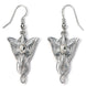 Image des boucles d'oreilles Evenstar portées, illustrant leur taille et leur élégance lorsqu'elles sont associées à une tenue.