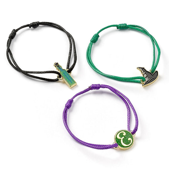 Bracelets Elphaba Wicked avec pendentif chapeau iconique sur fond blanc.
