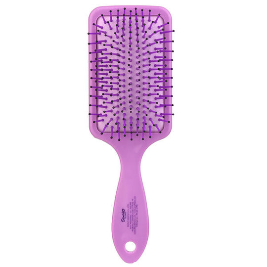 Gros plan de la brosse à cheveux Hello Kitty Kuromi, mettant en évidence les poils doux et flexibles conçus pour un démêlage sans douleur.