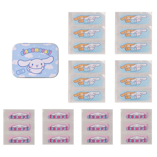 Gros plan sur les 24 pansements Hello Kitty et Cinnamoroll soigneusement rangés dans la boîte métallique
