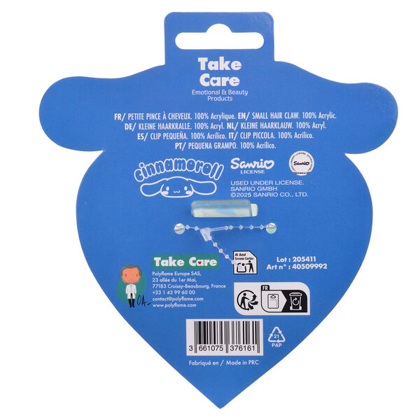Barrette TAKE CARE portée dans une coiffure, mettant en valeur son design kawaii unique