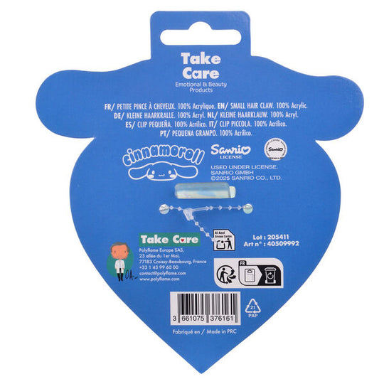 Barrette TAKE CARE portée dans une coiffure, mettant en valeur son design kawaii unique