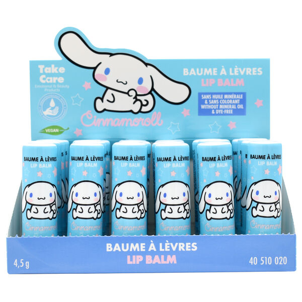 Présentation du baume à lèvres Hello Kitty & Cinnamoroll avec accessoires de maquillage