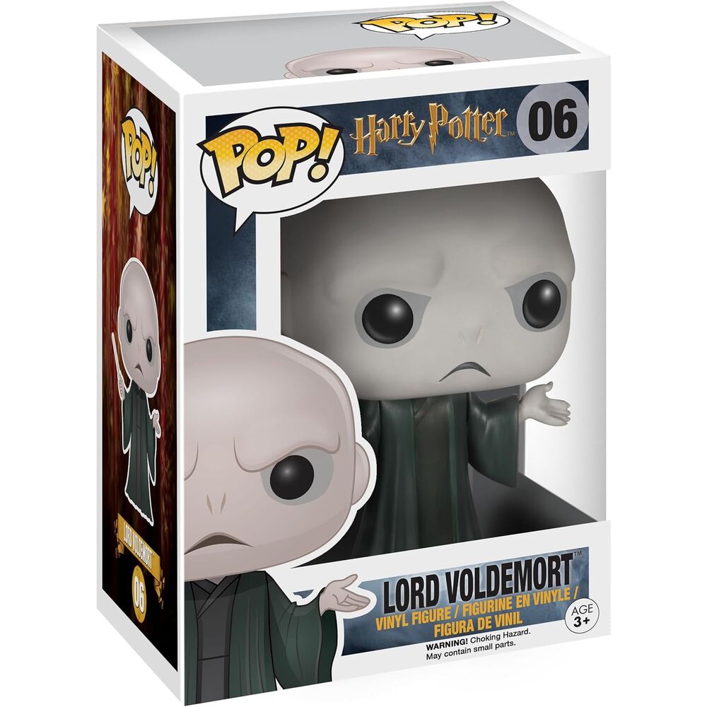 Photo de la figurine POP Lord Voldemort montrant les détails soignés de la robe et la posture menaçante