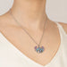Vue latérale du collier Stitch signé PEERS HARDY mettant en valeur la chaîne délicate