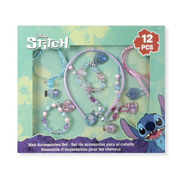 Gros plan sur les bracelets et bagues Disney Stitch aux couleurs vives et détails soignés