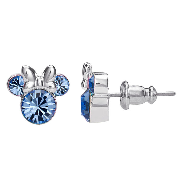 Détail des boucles d'oreilles Minnie avec pierre de naissance violette et chaîne argentée brillante