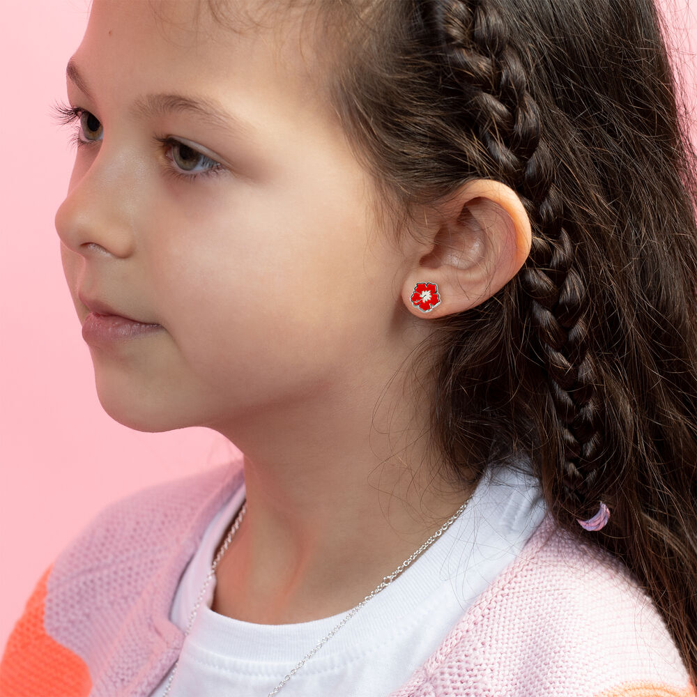 Détail des boucles d'oreilles ourson Scrump en argent, compagnon de Stitch dans le set