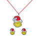 Image du collier Grinch avec son bonnet de Noël rouge, un bijou festif parfait pour célébrer les fêtes de fin d'année avec une touche d'humour.