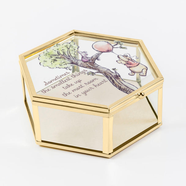Vue ouverte de la boîte à bijoux Winnie l'Ourson montrant l'intérieur spacieux et le couvercle à charnière