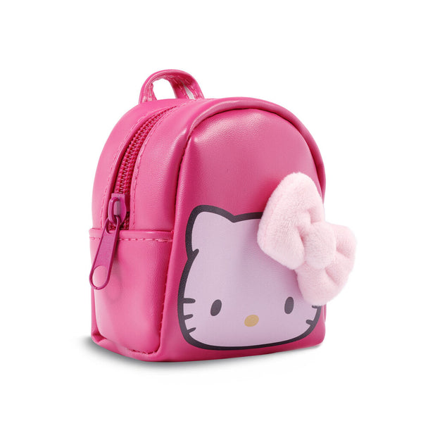 Détail du crochet métallique sur le porte-clés sac à dos Hello Kitty pour fixation facile