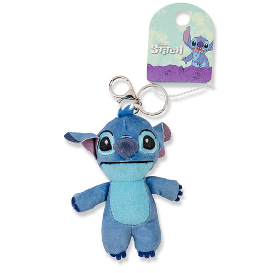 Porte-clés Stitch posé sur une surface blanche mettant en valeur la texture moelleuse de la peluche