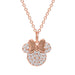 Collier en or rose avec pendentif tête de Minnie et ruban rose, vue rapprochée sur un fond blanc