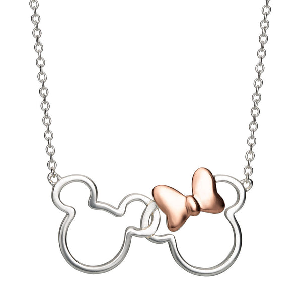 Vue rapprochée du collier Disney Mickey & Minnie en argent plaqué avec le nœud rose de Minnie
