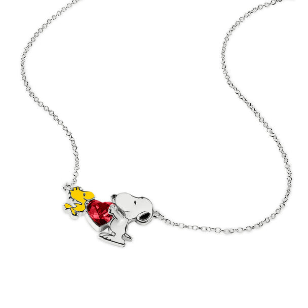 Collier Peanuts Snoopy & Woodstock posé sur un fond clair mettant en valeur la chaîne fine