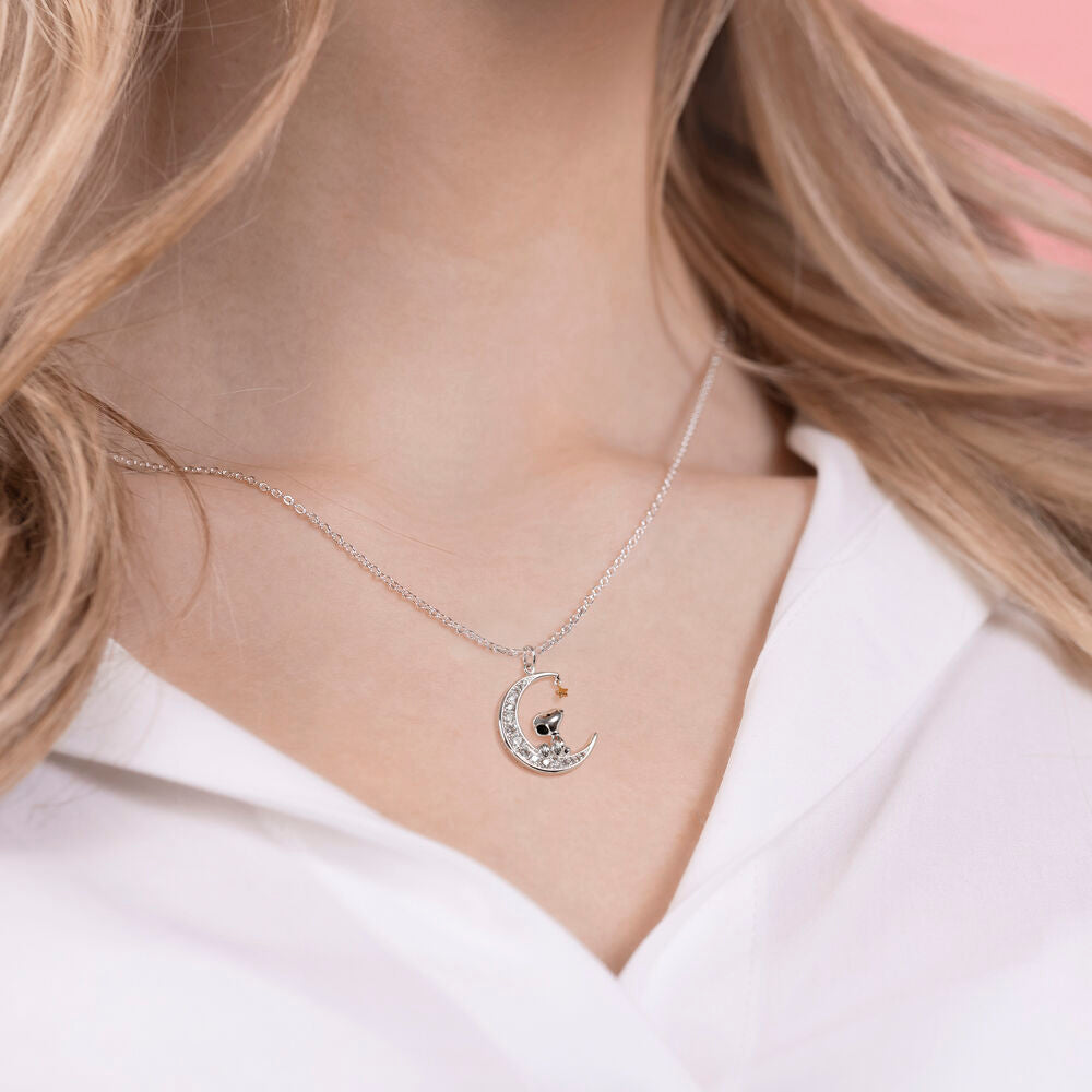 Présentation complète du collier Peanuts Moon avec chaîne ajustable de 18 pouces