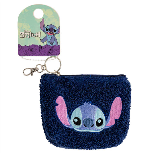 Détail du porte-clés Stitch avec anneau en métal argenté attaché pour clés