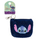 Détail du porte-clés Stitch avec anneau en métal argenté attaché pour clés
