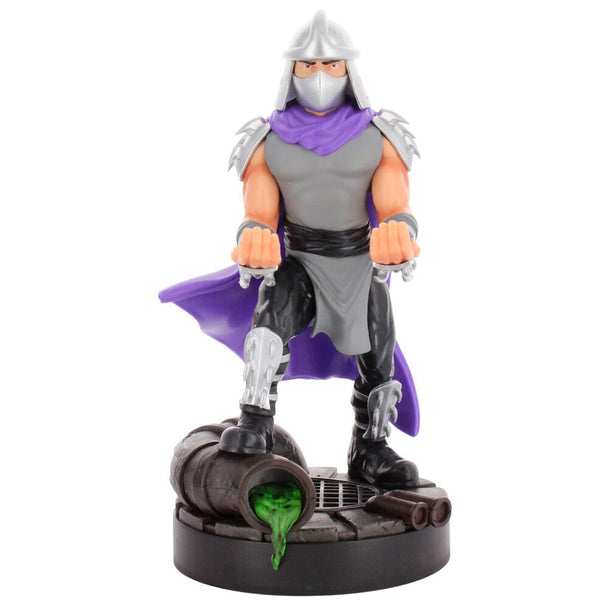 Support Shredder Teenage Mutant Ninja Turtles de 20 cm en vue frontale avec manette posée