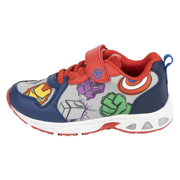 Chaussons Marvel Avengers CERDÁ vue de face avec design coloré et détails des héros.
