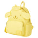 Détail du pendentif Hello Kitty et Pompompurin suspendu sur le sac à dos Loungefly