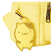 Gros plan sur la broderie et les appliqués en simili cuir du sac à dos Hello Kitty Pompompurin