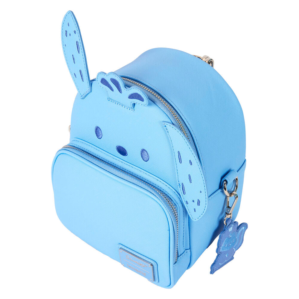 Détails des broderies et impressions colorées sur le devant du sac à dos Loungefly Hello Kitty Pochacco