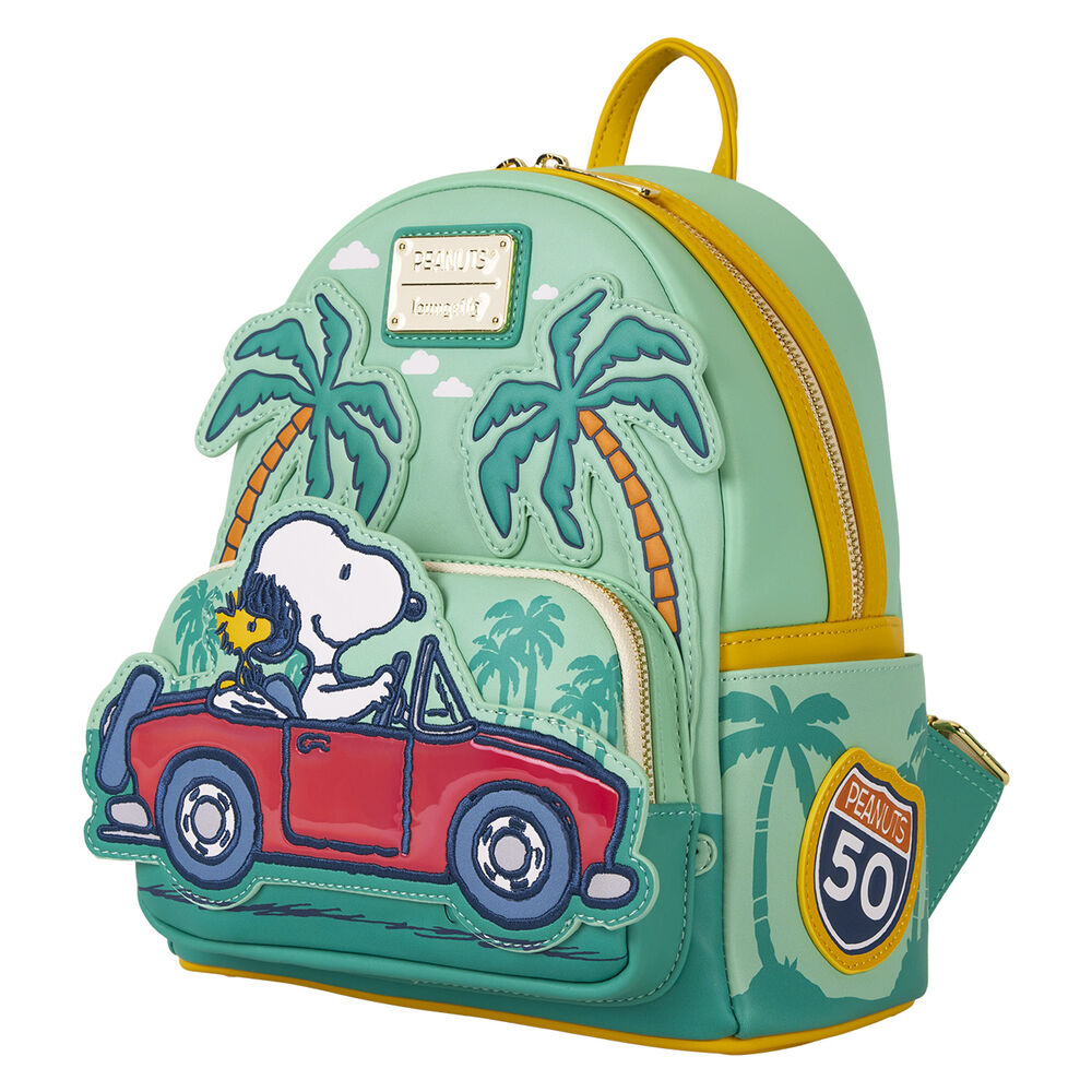 Gros plan sur les appliqués et broderies inspirés de Peanuts avec finitions dorées brillantes