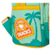Sac à dos Loungefly Peanuts Road Trip porté par un modèle, illustrant son style et sa taille compacte