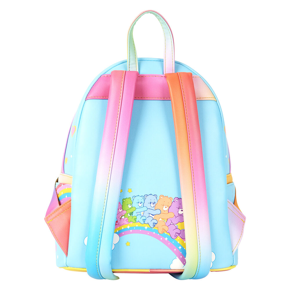 Détail du logo Loungefly sur la fermeture éclair du sac à dos Care Bears coloré