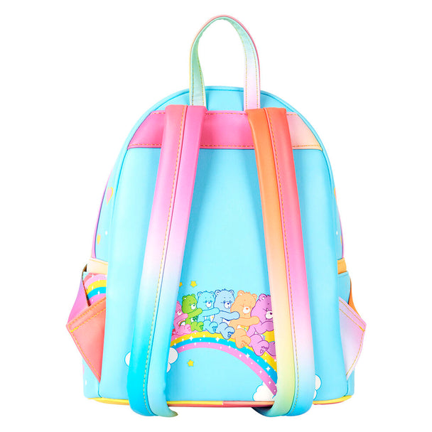 Détail du logo Loungefly sur la fermeture éclair du sac à dos Care Bears coloré