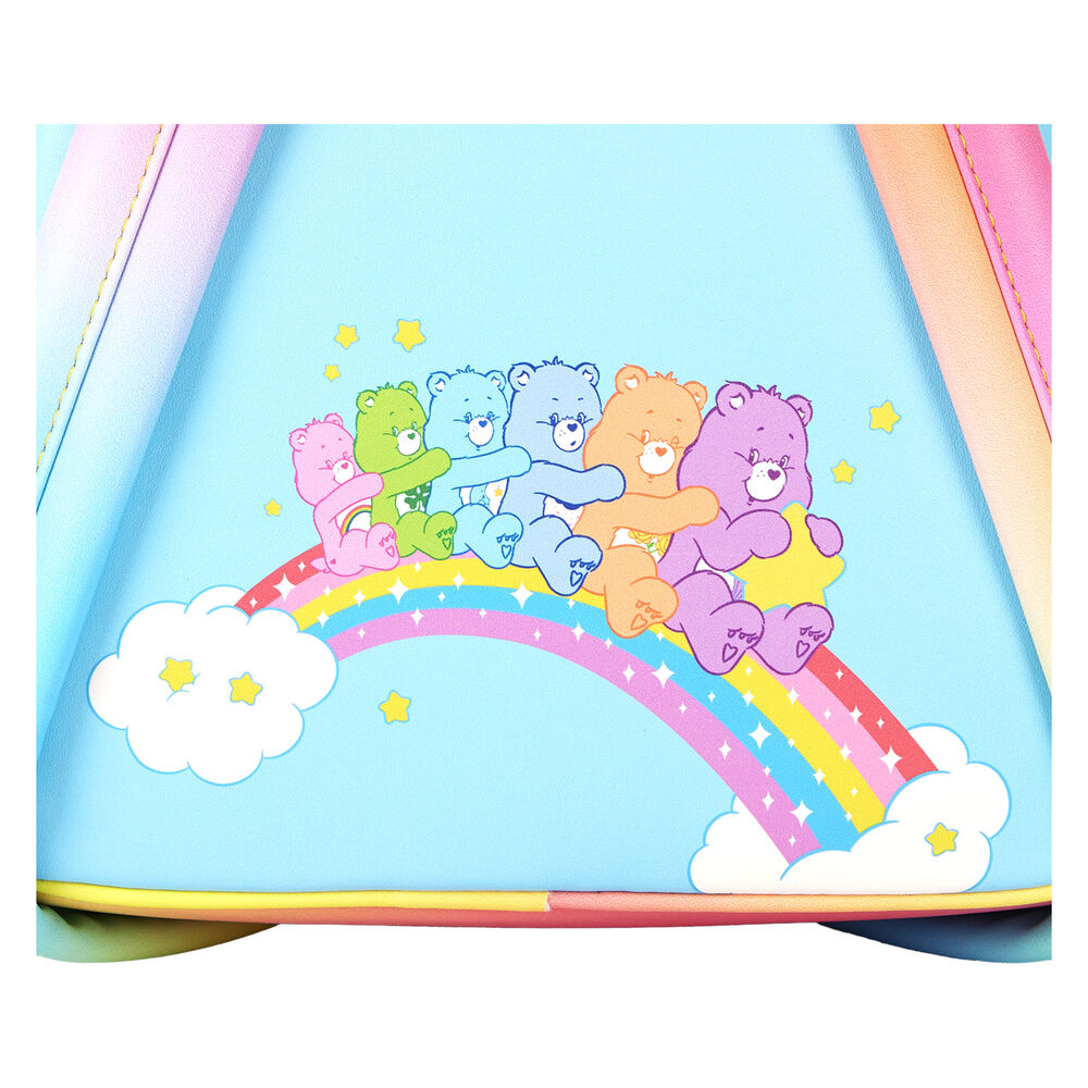 Gros plan sur le design coloré et les personnages Care Bears imprimés sur le sac