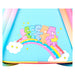 Gros plan sur le design coloré et les personnages Care Bears imprimés sur le sac