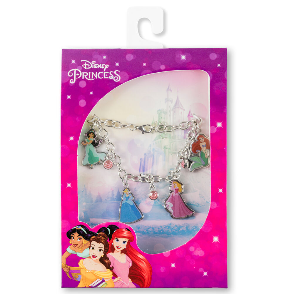Le bracelet Disney Princesses PEERS HARDY porté, montrant l'élégance et la finesse du bijou au poignet, avec les charms des princesses bien visibles.