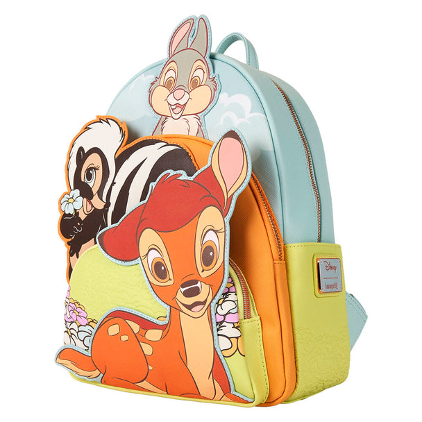 Gros plan sur les broderies et appliqués Bambi sur le sac à dos Loungefly en simili cuir
