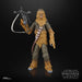 Figurine Chewbacca 15cm posée avec ses accessoires sur fond neutre, collection Black Series