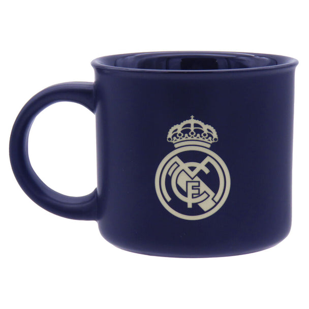 Mug jumbo Real Madrid de 430 ml avec logo vintage sur fond noir, présenté dans sa boîte individuelle.