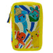 Vue de face de la trousse Pokémon triple compartiments avec fermeture éclair et design coloré