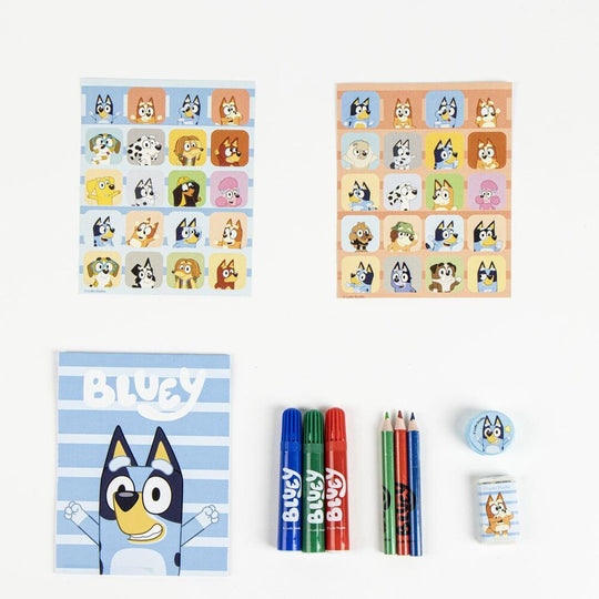 Intérieur spacieux du trolley Bluey CERDÁ montrant le rangement organisé des fournitures scolaires