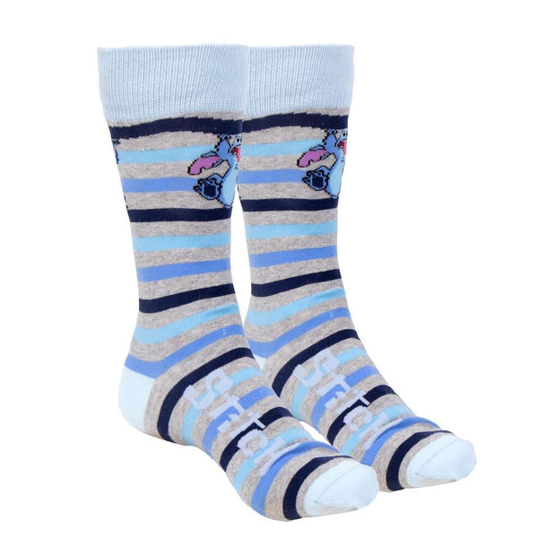 Chaussettes Disney Stitch CERDÁ portées, montrant le design amusant et la qualité du tissu