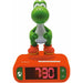 Réveil digital Super Mario Bros Yoshi avec écran LCD et veilleuse allumée sur fond blanc.