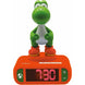 Réveil digital Super Mario Bros Yoshi avec écran LCD et veilleuse allumée sur fond blanc.